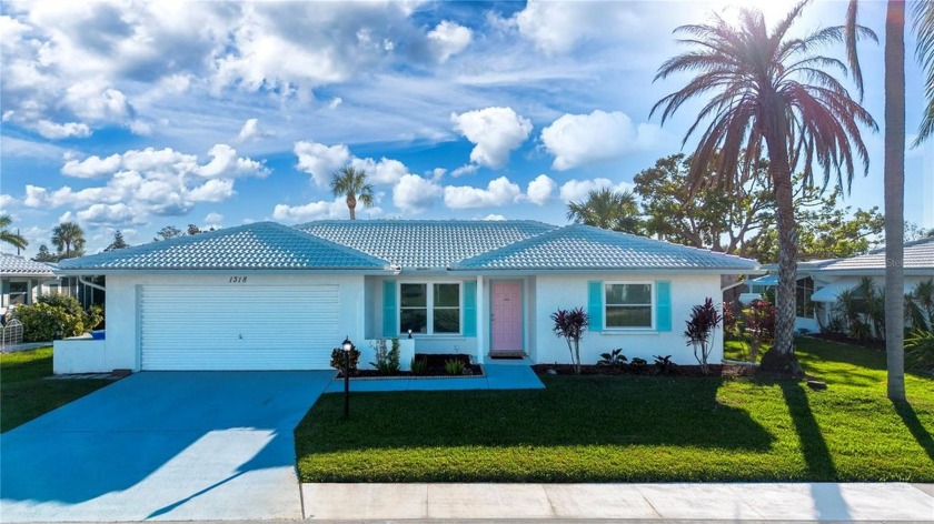 Wonderful Opportunity in Premier 55+ Golf Community. Discover - Beach Home for sale in Bradenton, Florida on Beachhouse.com