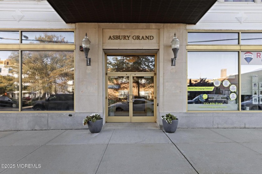 Spacious & Clean 1 bdr condo w/gated & assigned parking located - Beach Condo for sale in Asbury Park, New Jersey on Beachhouse.com