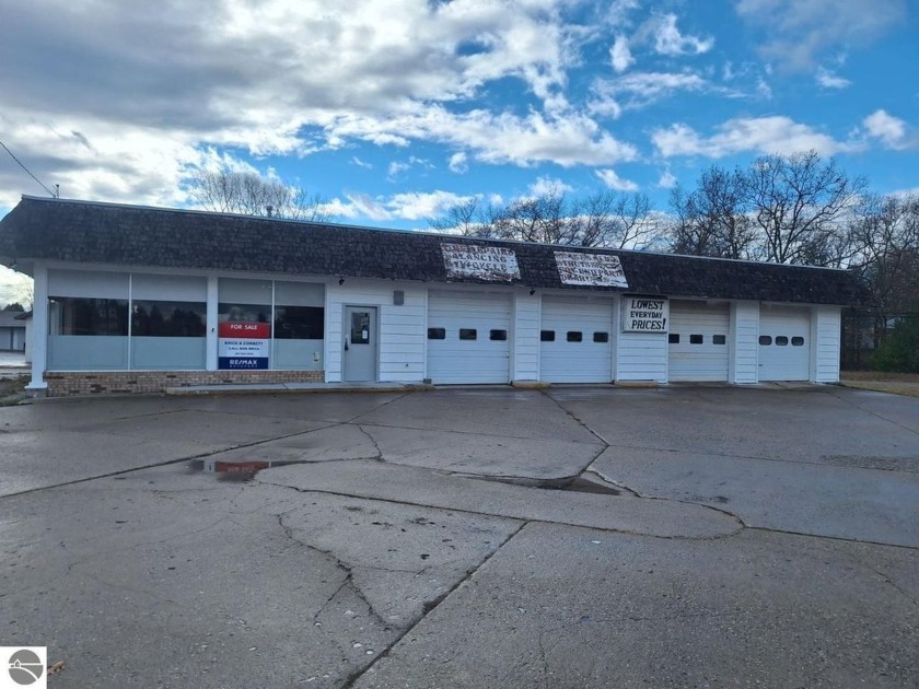 This centrally located commercial property in Oscoda - Beach Commercial for sale in Oscoda, Michigan on Beachhouse.com