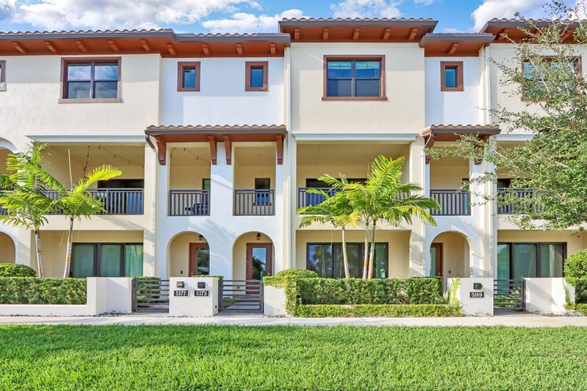 New town home built in 2021. Hardly lived in, get a new home - Beach Townhome/Townhouse for sale in Palm Beach Gardens, Florida on Beachhouse.com