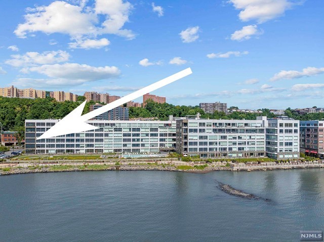 Come see this spectacular, luxurious waterfront unit at The - Beach Condo for sale in Edgewater, New Jersey on Beachhouse.com