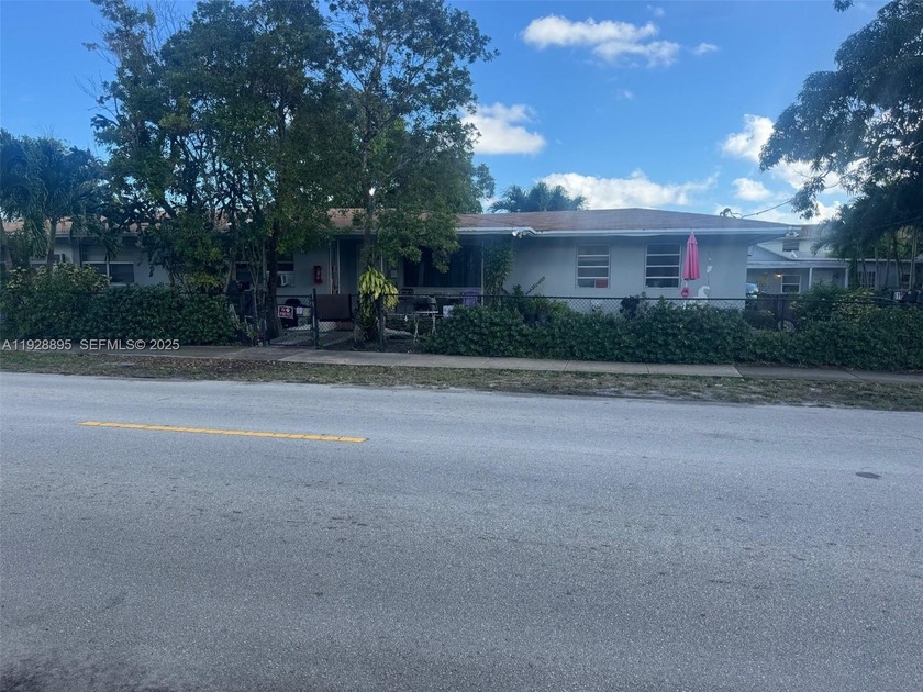Prime investment and redevelopment opportunity in the heart of - Beach Commercial for sale in Hollywood, Florida on Beachhouse.com