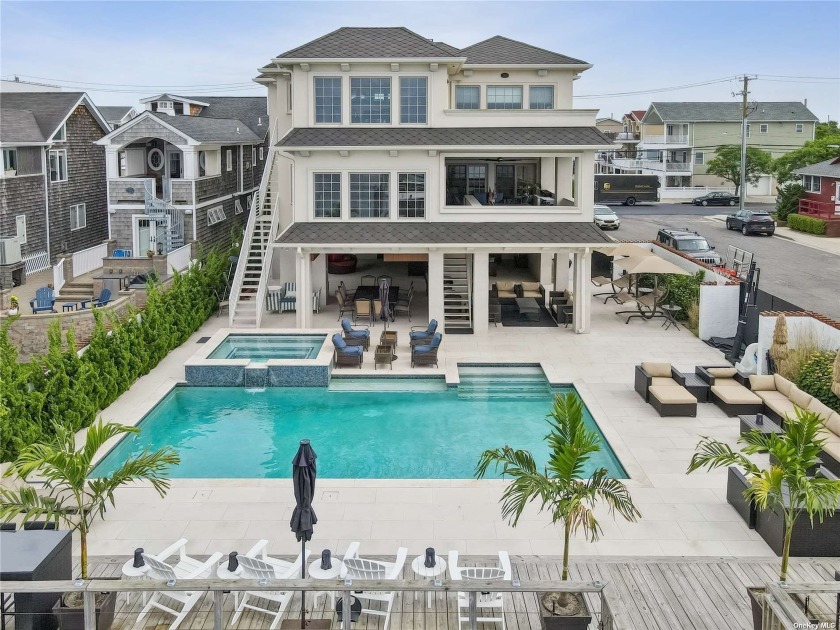 One Of The Largest Bayfront Properties Available In Long Beach - Beach Home for sale in Long Beach, New York on Beachhouse.com