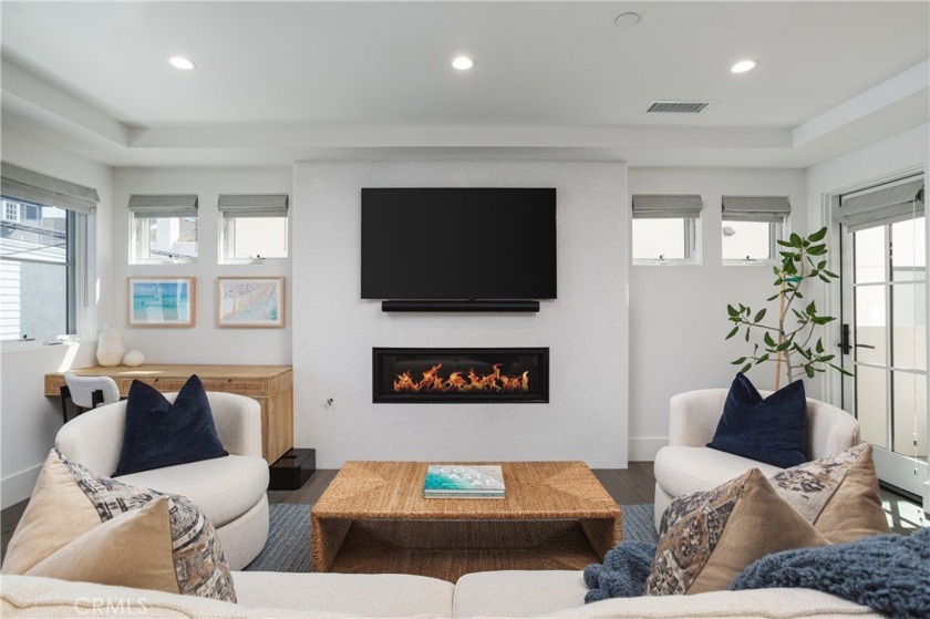 Set on a quiet street in the heart of Corona del Mar's Village - Beach Condo for sale in Corona Del Mar, California on Beachhouse.com