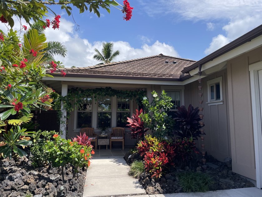 This well maintained Kona home features inviting indoor-outdoor - Beach Home for sale in Kailua Kona, Hawaii on Beachhouse.com