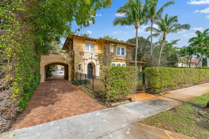 :This beautiful Mediterranean-style pool home is on a 1/3rd acre - Beach Home for sale in West Palm Beach, Florida on Beachhouse.com