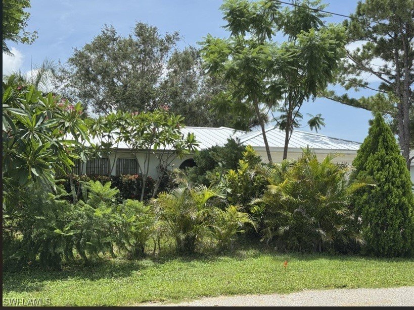 Welcome to this delightful open floor plan, 3 bedrooms, 2 baths - Beach Home for sale in Port Charlotte, Florida on Beachhouse.com
