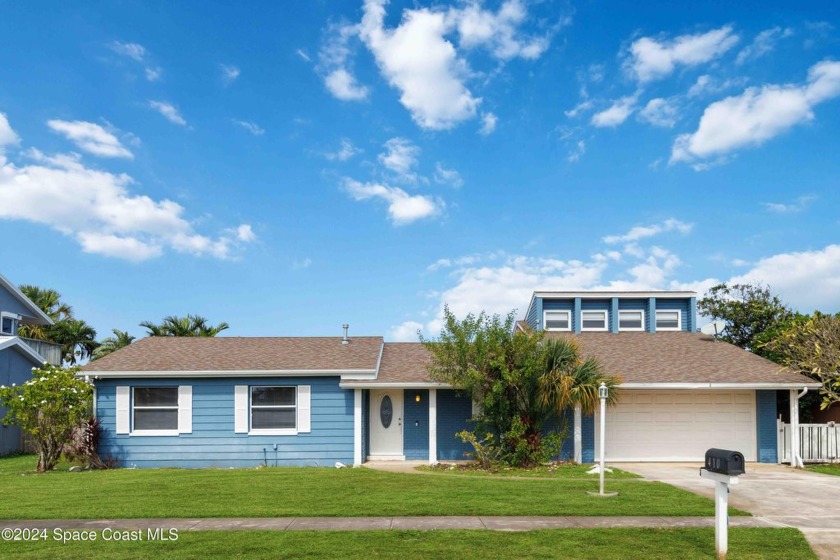 This stunning waterfront home on Sykes Creek is the perfect - Beach Home for sale in Merritt Island, Florida on Beachhouse.com