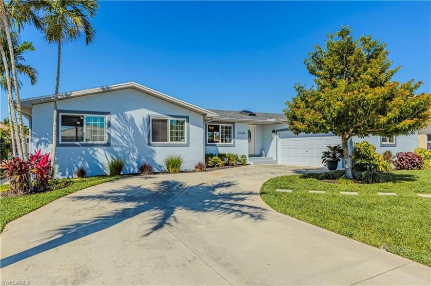 Hello, gorgeous! This gulf-access stunner south of San Marco Rd - Beach Home for sale in Marco Island, Florida on Beachhouse.com