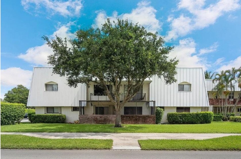 Move-in ready and packed with value and upgrades. Motivated - Beach Condo for sale in Boca Raton, Florida on Beachhouse.com