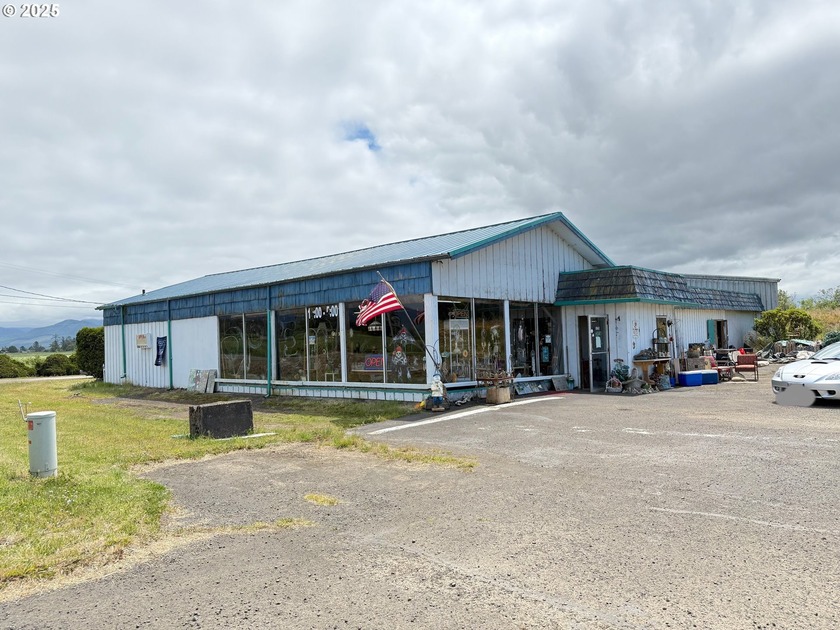 This exceptional flex building is ideal for contractors or any - Beach Commercial for sale in Tillamook, Oregon on Beachhouse.com