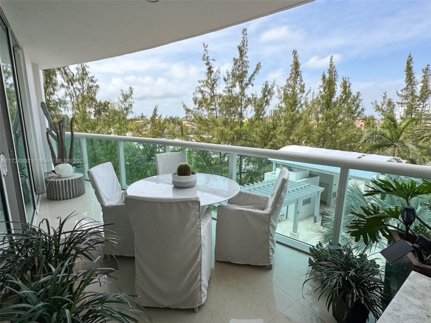 Exquisite 3/3 residence located next to the Turnberry. This - Beach Condo for sale in Aventura, Florida on Beachhouse.com