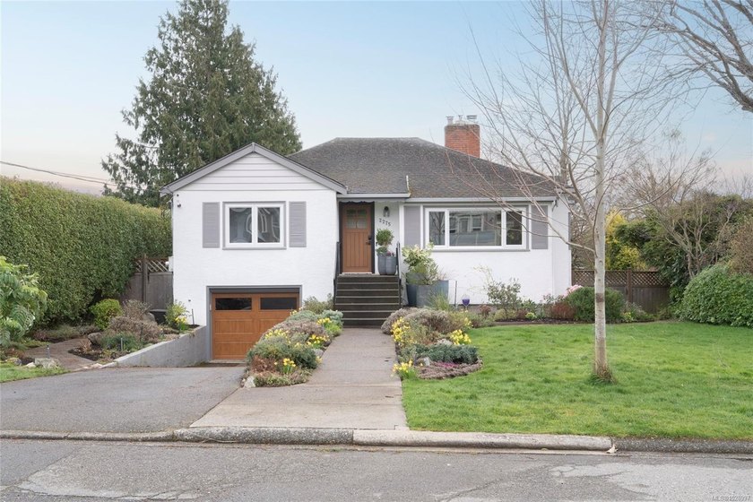 Welcome to 2275 Allenby, the quintessential Oak Bay family home - Beach Home for sale in Oak Bay, BC on Beachhouse.com