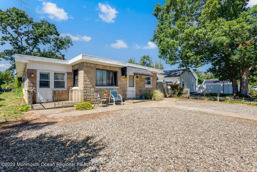Incredible opportunity to own this 2 bed 1 bath home just - Beach Home for sale in Toms River, New Jersey on Beachhouse.com