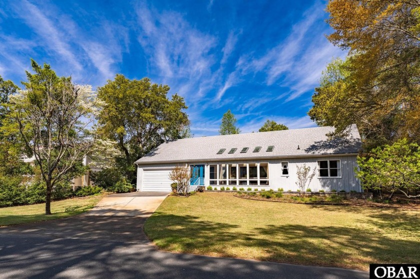 This must-see custom 3-bedroom, 2-bath custom home sits on an - Beach Home for sale in Kill Devil Hills, North Carolina on Beachhouse.com
