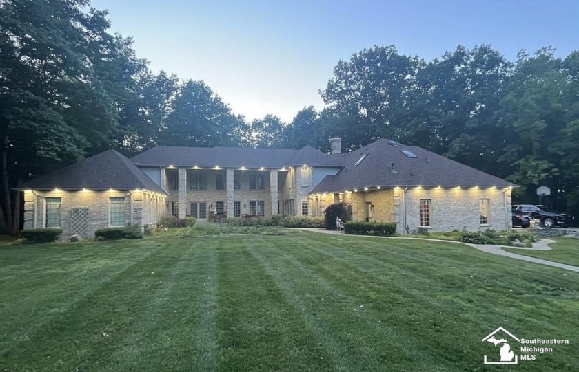 Nestled on prestigious Abbey Road, 1032 offers a luxurious - Beach Home for sale in Monroe, Michigan on Beachhouse.com