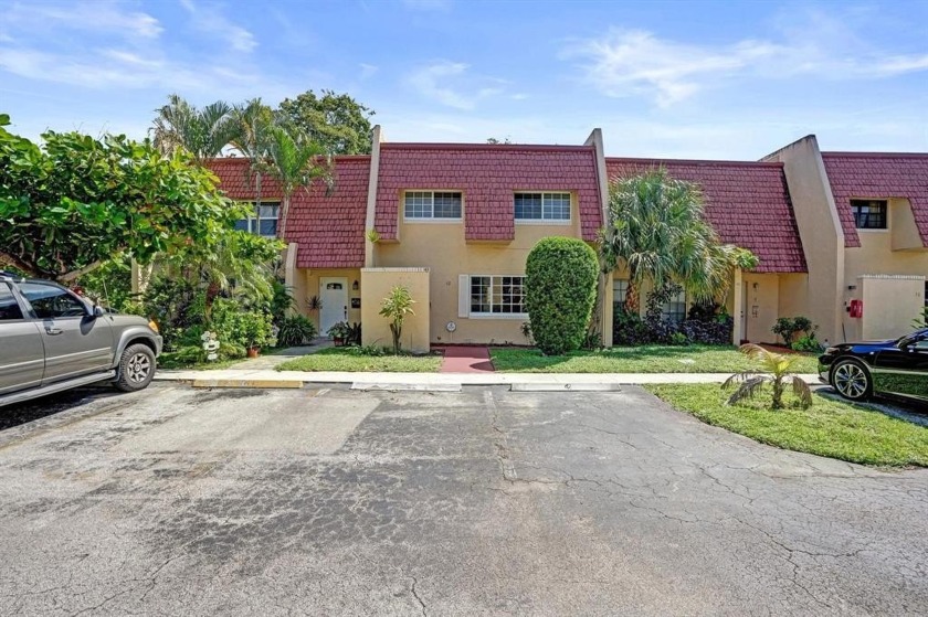 3 Bedroom 2 1/2 Bath Townhome Located In Shaker Village In - Beach Condo for sale in Tamarac, Florida on Beachhouse.com