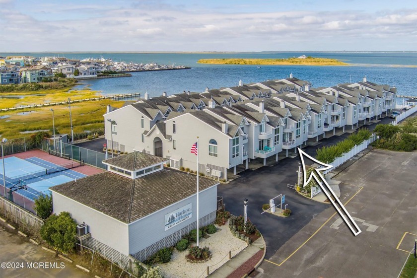 4 bedrooms, 3 baths, pool, tennis/pickle ball, clubhouse and a - Beach Condo for sale in Beach Haven, New Jersey on Beachhouse.com