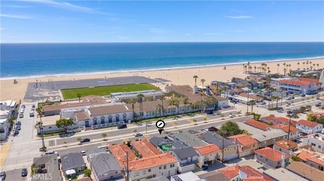 Unveiling a meticulously remodeled duplex in Newport Beach's - Beach Townhome/Townhouse for sale in Newport Beach, California on Beachhouse.com