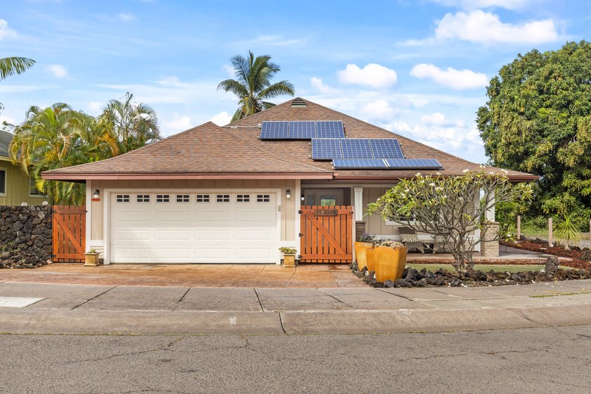 Welcome home to beautiful Pualani Estates located toward the end - Beach Home for sale in Kailua Kona, Hawaii on Beachhouse.com