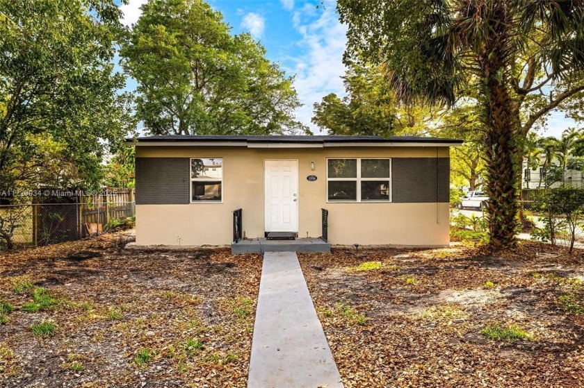 Remodeled Duplex: Two 2/1 Units Great for commercial purposes 

 - Beach Townhome/Townhouse for sale in Hollywood, Florida on Beachhouse.com