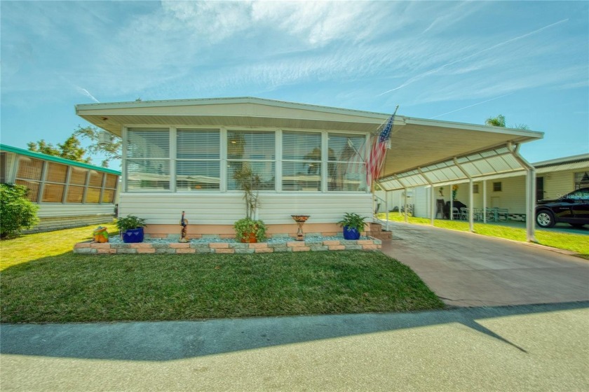 ESCAPE TO FLORIDA! Check out this beautiful two bedroom, two - Beach Home for sale in Clearwater, Florida on Beachhouse.com