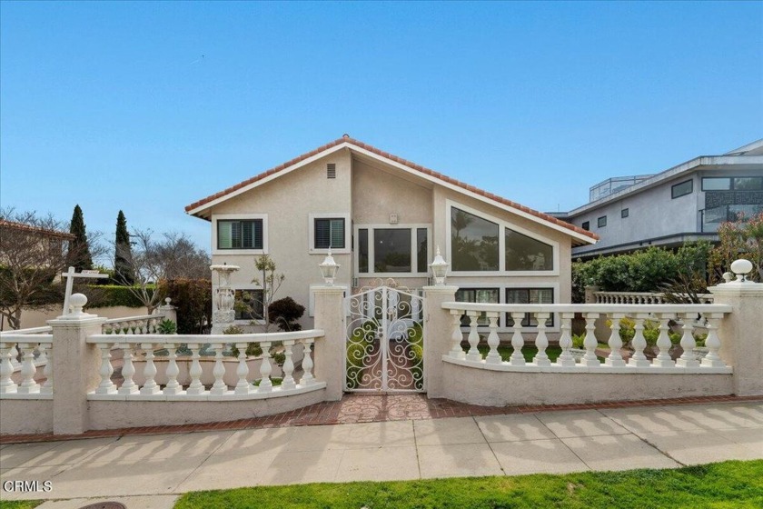 Welcome to this beautiful home that perfectly blends coastal - Beach Home for sale in Santa Monica, California on Beachhouse.com