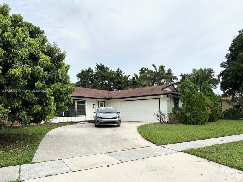 Welcome to this charming 4/2 + den single family home nestled in - Beach Home for sale in Wellington, Florida on Beachhouse.com