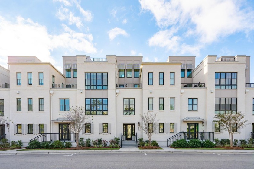 Welcome to 409 Spartina Lane, a gorgeous 4 bedroom, 4.5 bath - Beach Home for sale in Charleston, South Carolina on Beachhouse.com