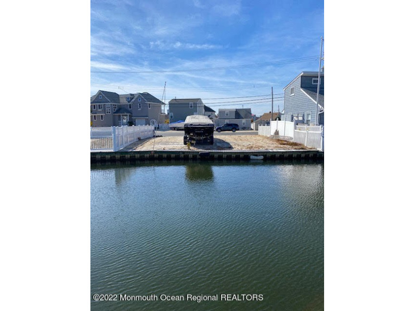 Land on lagoon in Lavallette doesn't come around often. Get it - Beach Lot for sale in Lavallette, New Jersey on Beachhouse.com