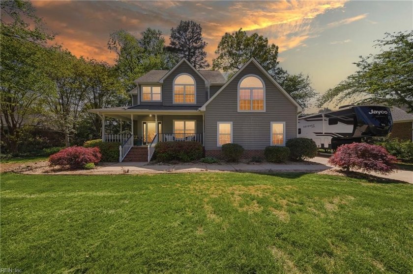 Beautiful 4 bed 2.5 bath in stunning Springfield neighborhood - Beach Home for sale in Suffolk, Virginia on Beachhouse.com