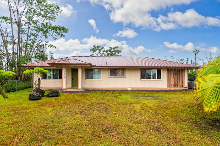 Welcome to this well-maintained home in the growing Ainaloa - Beach Home for sale in Pahoa, Hawaii on Beachhouse.com