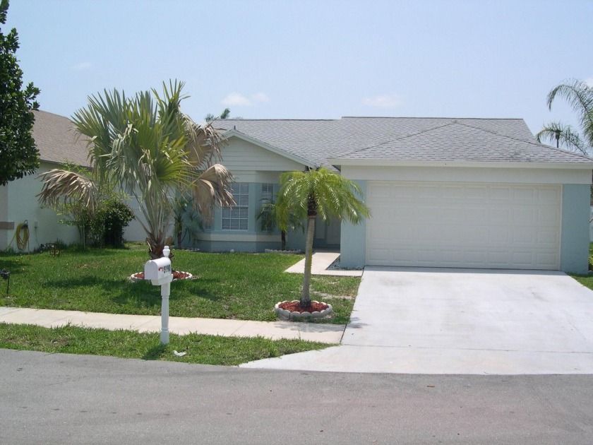 Perfect starter home or retirement home located in a gated - Beach Home for sale in West Palm Beach, Florida on Beachhouse.com