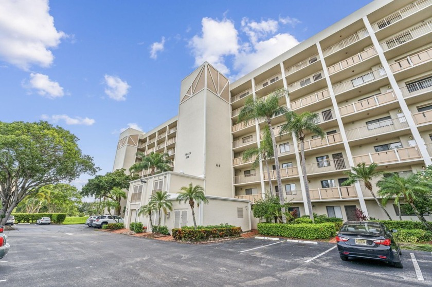 Stunning 2bd/2ba Condo with Lake Views in a vibrant 55+ - Beach Condo for sale in Delray Beach, Florida on Beachhouse.com