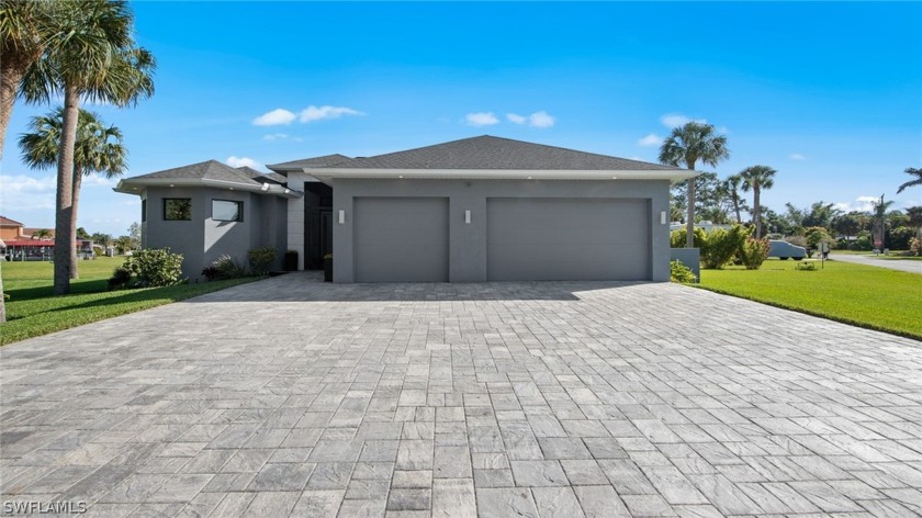 This custom 3 bedroom, 2 bath, 3 car garage GULF ACCESS home in - Beach Home for sale in Fort Myers, Florida on Beachhouse.com