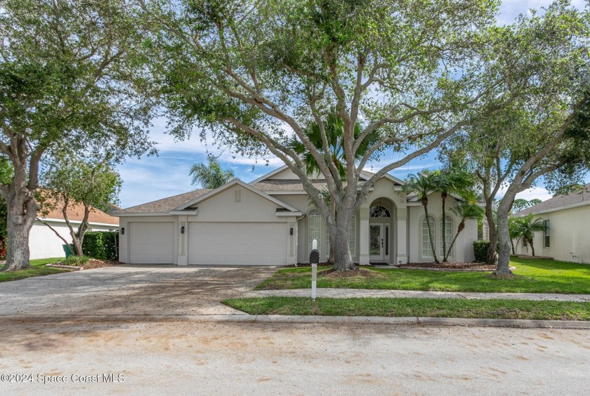 Come see this heated pool home located in desirable Mandarin - Beach Home for sale in Melbourne, Florida on Beachhouse.com