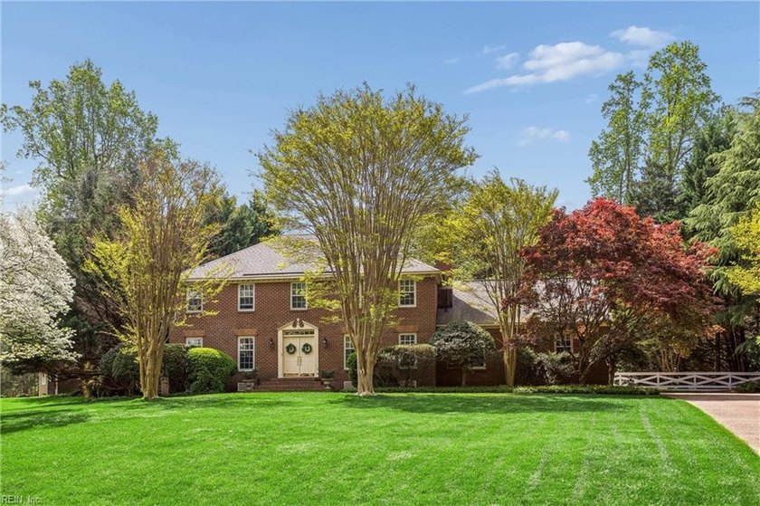 Spacious 5 bedroom, 3.5 bath home situated on over half an acre - Beach Home for sale in Williamsburg, Virginia on Beachhouse.com