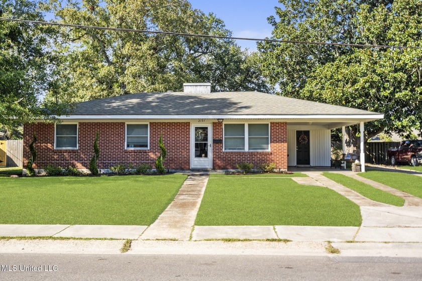 Timeless Coastal Comfort - 2197 Collins Blvd, Gulfport, MS - Beach Home for sale in Gulfport, Mississippi on Beachhouse.com
