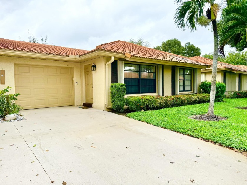 Welcome to Bent Tree Villas West, a vibrant 55+ community. This - Beach Home for sale in Boynton Beach, Florida on Beachhouse.com