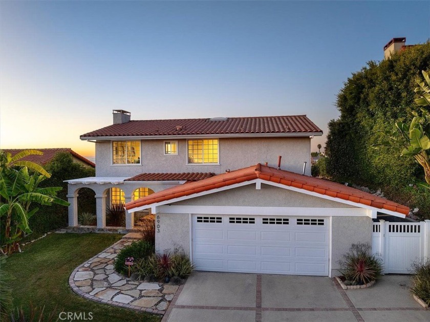 This stunning home close to Hesse Park epitomizes coastal living - Beach Home for sale in Rancho Palos Verdes, California on Beachhouse.com