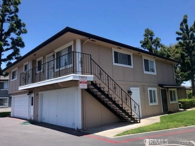 GREAT 2 BEDROOM 1 BATH SINGLE LEVEL UNIT.THE OWNER HAS RECENTLY - Beach Condo for sale in Huntington Beach, California on Beachhouse.com