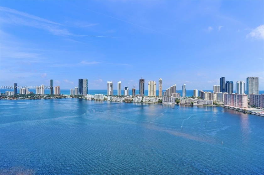 STUNNING DESIGNER APPOINTED 4,400+ SQ FT TOWER SUITE WITH 270 - Beach Condo for sale in Aventura, Florida on Beachhouse.com