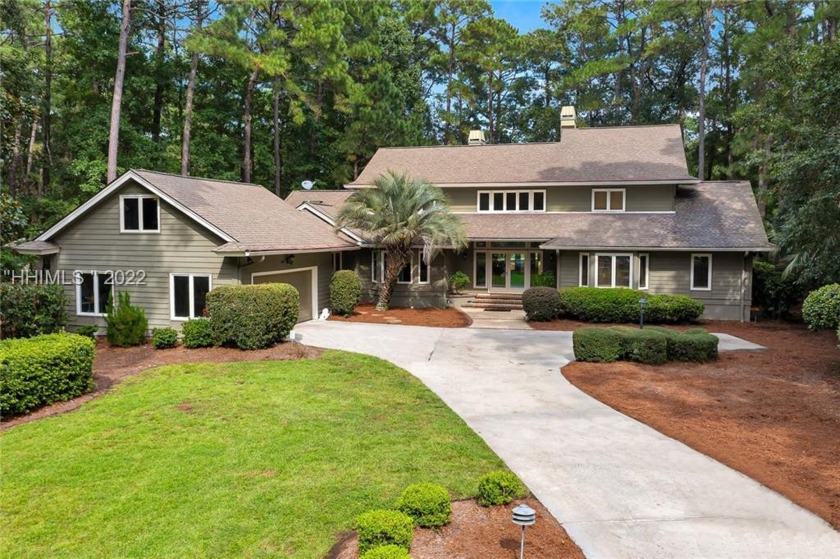 Superb value on expansive, tastefully updated, golf view (11 & - Beach Home for sale in Hilton Head Island, South Carolina on Beachhouse.com