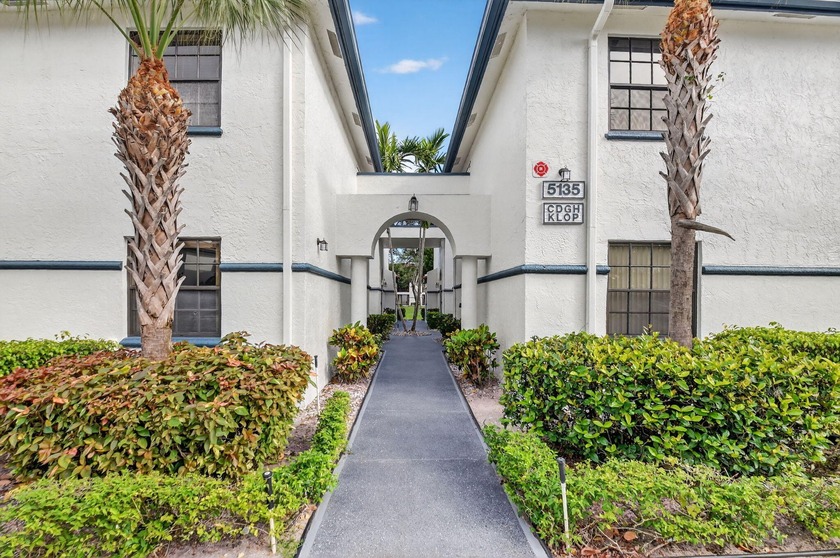 Lovely 3-Bedroom, 2-Bath Lakeview Condo in Illustre Village - Beach Condo for sale in Boynton Beach, Florida on Beachhouse.com