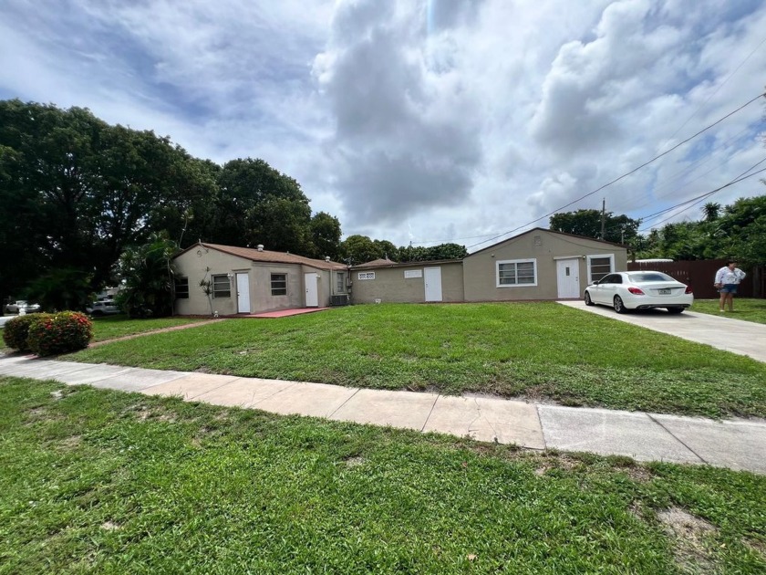 Rare opportunity to own a one-of-a-kind duplex in the heart of - Beach Townhome/Townhouse for sale in West Palm Beach, Florida on Beachhouse.com