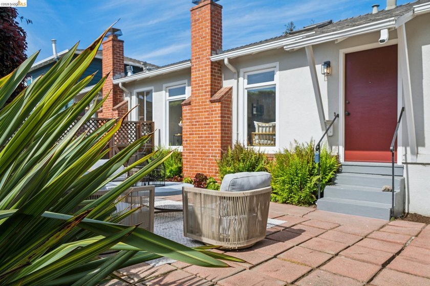 Welcome to your freshly updated, transparently priced Alameda - Beach Home for sale in Alameda, California on Beachhouse.com
