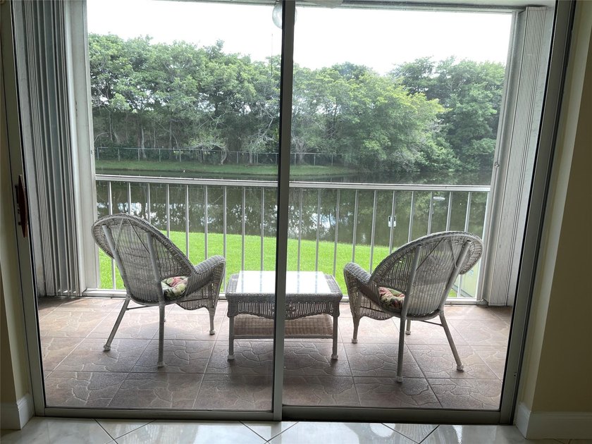 NO ASSESSMENTS AND NONE EXPECTED FOR MANY YEARS! Remodeled and - Beach Condo for sale in Delray Beach, Florida on Beachhouse.com