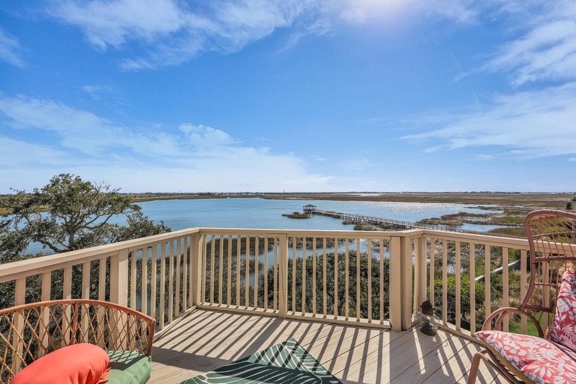 Captivating location, abundant amenities, and sophisticated - Beach Home for sale in Mount Pleasant, South Carolina on Beachhouse.com