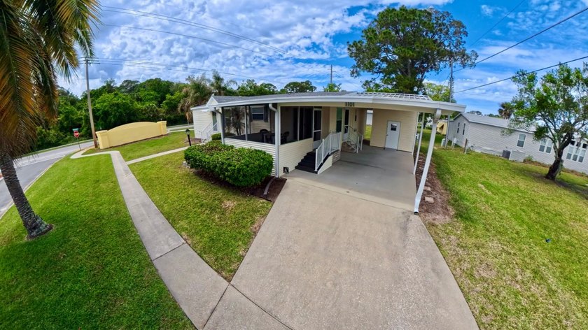 This 2007 3-bedroom, 2-bath 1,440 sq ft (30' x 48') Palm Harbor - Beach Home for sale in Port Orange, Florida on Beachhouse.com