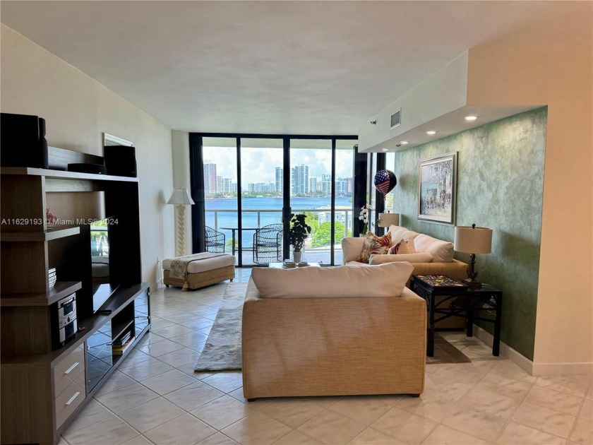 SPACIOUS WATER FACING 2 BEDROOM 2 BATHROOM UNIT. EVERY ROOM HAS - Beach Condo for sale in Aventura, Florida on Beachhouse.com